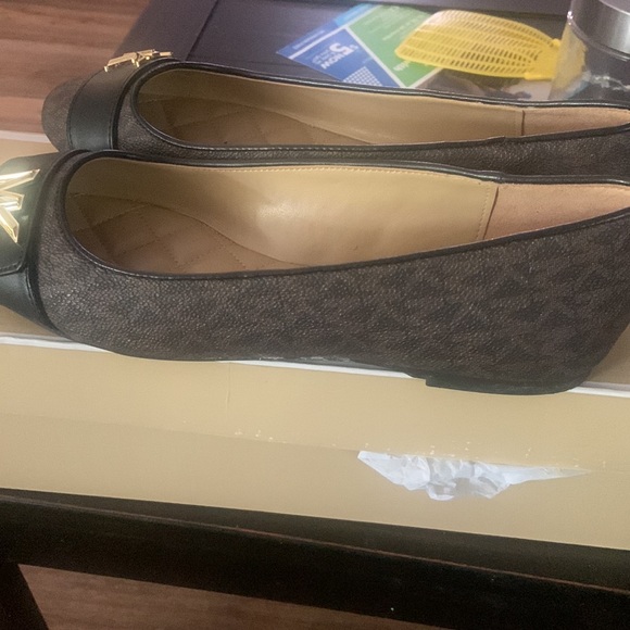 Michael Kor brown Jilly Ballet  size 7 only worn once - Picture 2 of 3